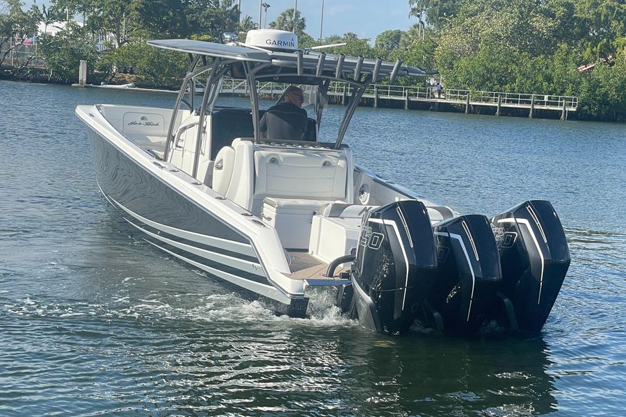 2021 Nor-Tech 390 Center Console