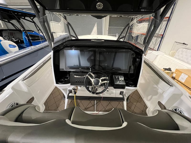 2021 Nor-Tech 390 Center Console