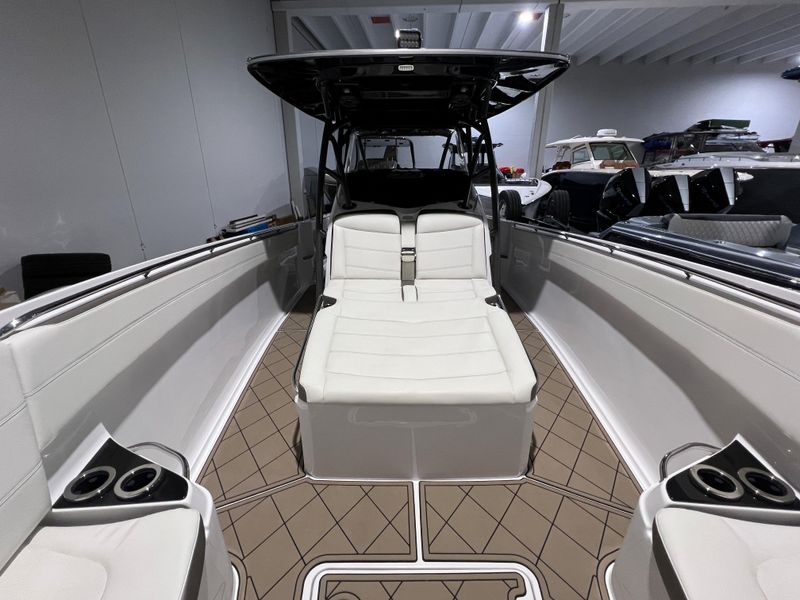 2021 Nor-Tech 390 Center Console