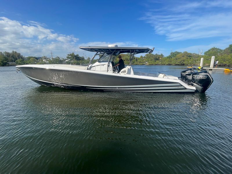 2021 Nor-Tech 390 Center Console