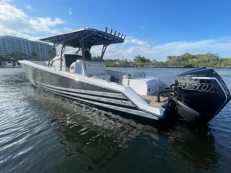 2021 Nor-Tech 390 Center Console