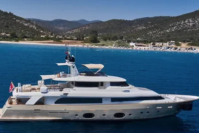 2010 Custom Line Navetta 33