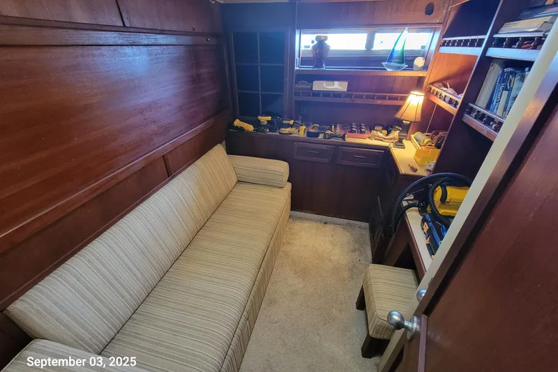 'charisma' Yacht Photos Pics Cozy interior of 1985 Chris-Craft 500 Constellation yacht with sofa and wooden shelves.