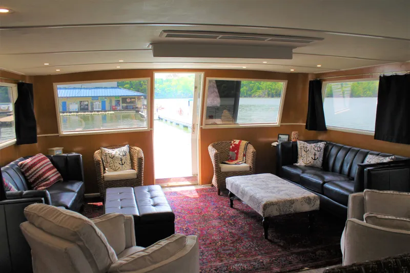 Sweet Freedom Yacht Photos Pics Luxurious salon on a 1984 Broward CPMY yacht.