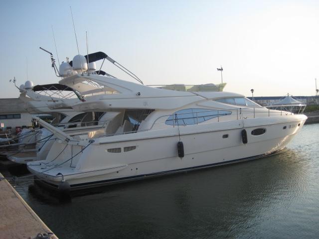 2006 Ferretti Yachts 591