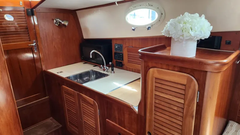 Legacy II Yacht Photos Pics 
