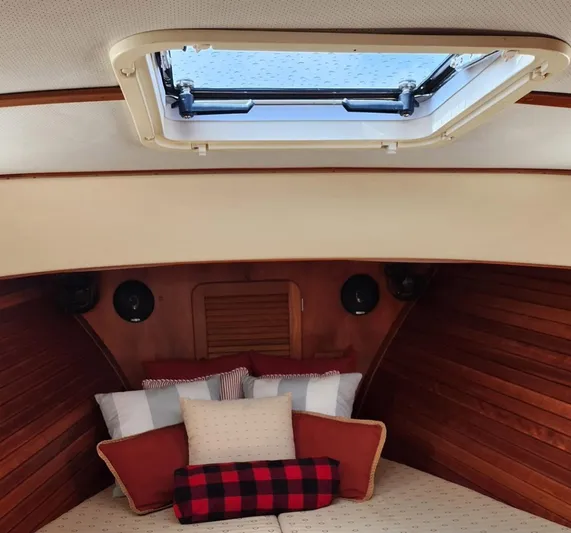 Legacy II Yacht Photos Pics 