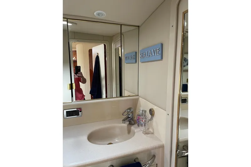  Yacht Photos Pics Bathroom interior of 2003 Sea Ray 550 Sundancer yacht with mirror and sink.