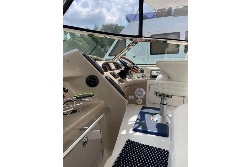  Yacht Photos Pics 2003 Sea Ray 550 Sundancer helm with modern controls and comfortable seating.