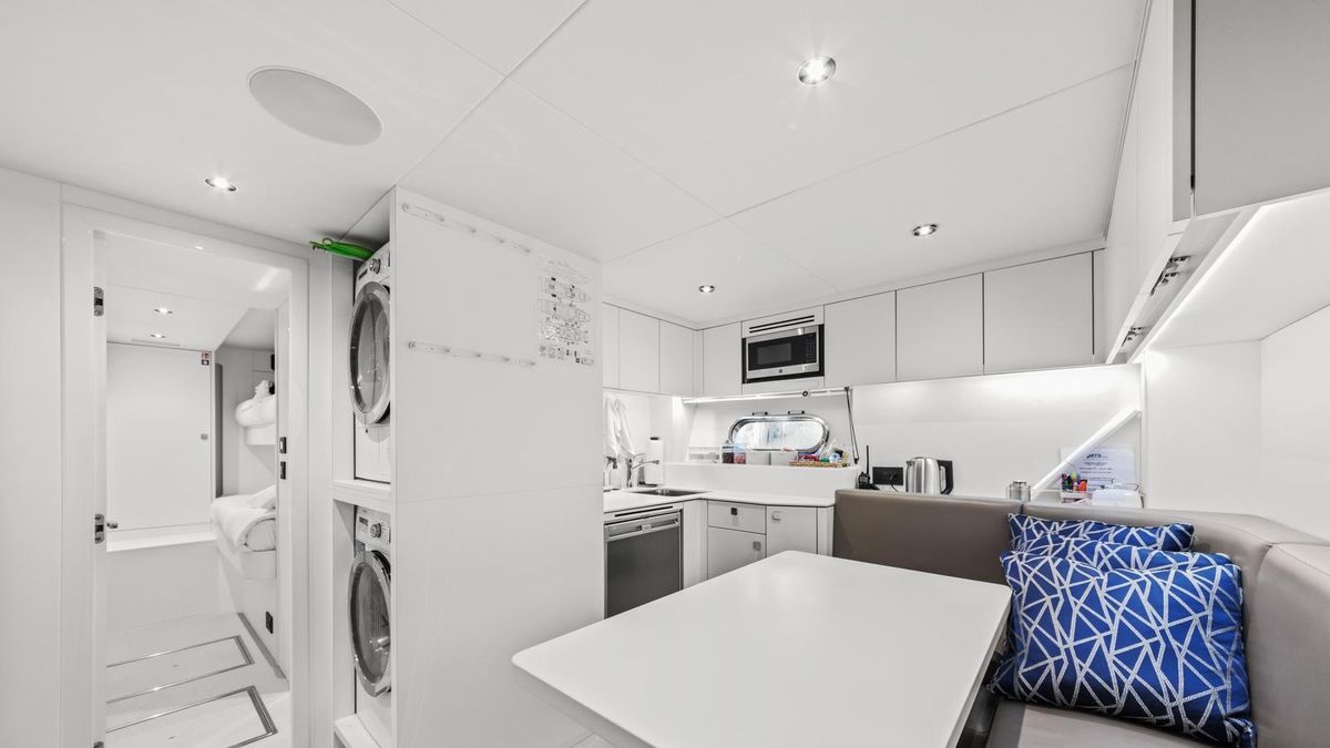 2024 Sunseeker 98 