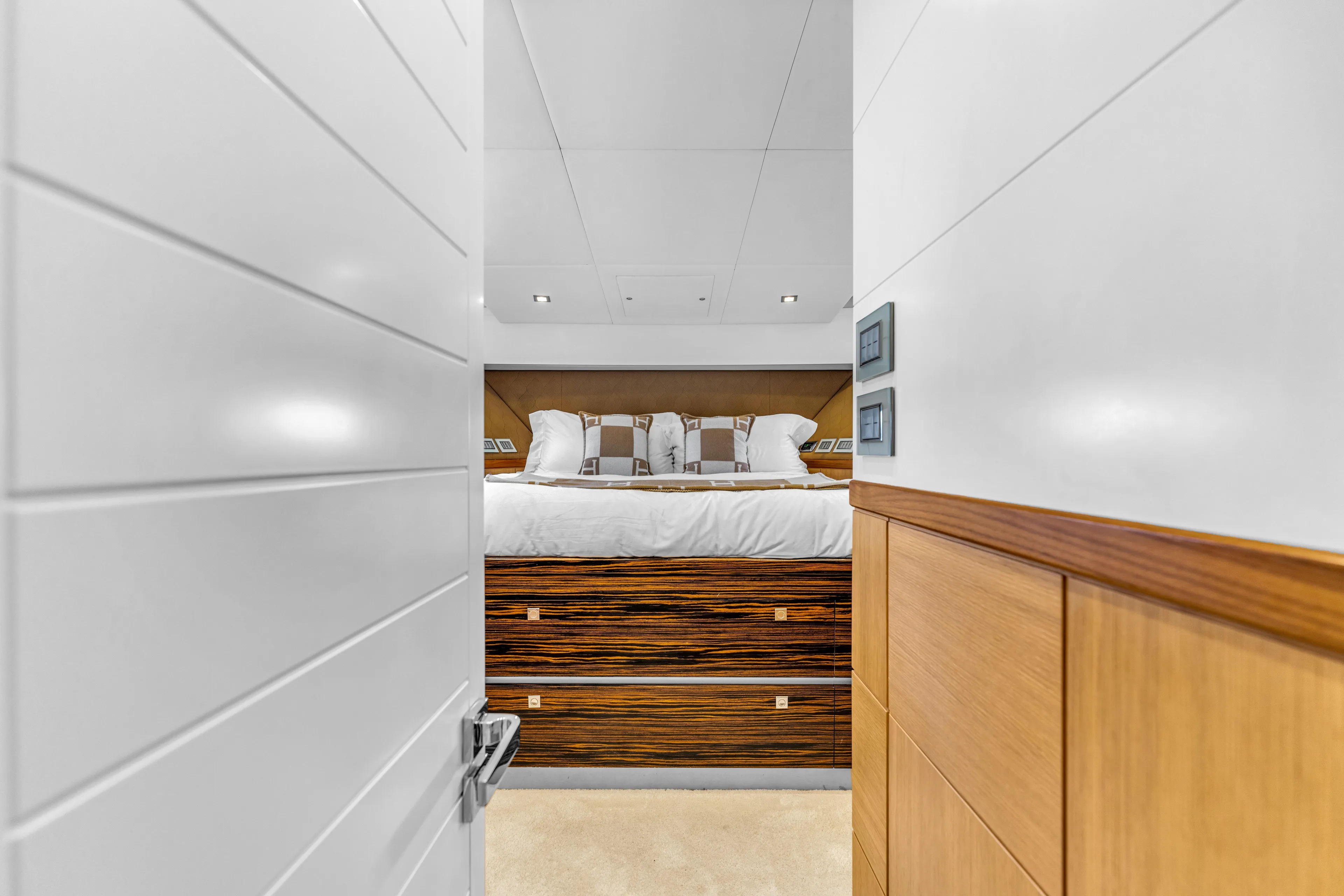 Greyt Escape Yacht Photos Pics 