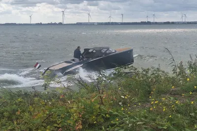 2016 Lifestyle 818 Tender