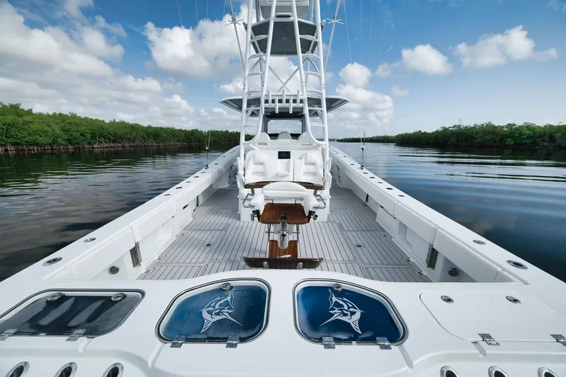  Yacht Photos Pics Luxury Freeman 47 boat interior, 2022 model, featuring spacious deck and fishing amenities on calm waters.