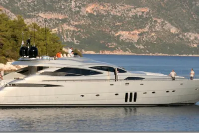 Pershing 115