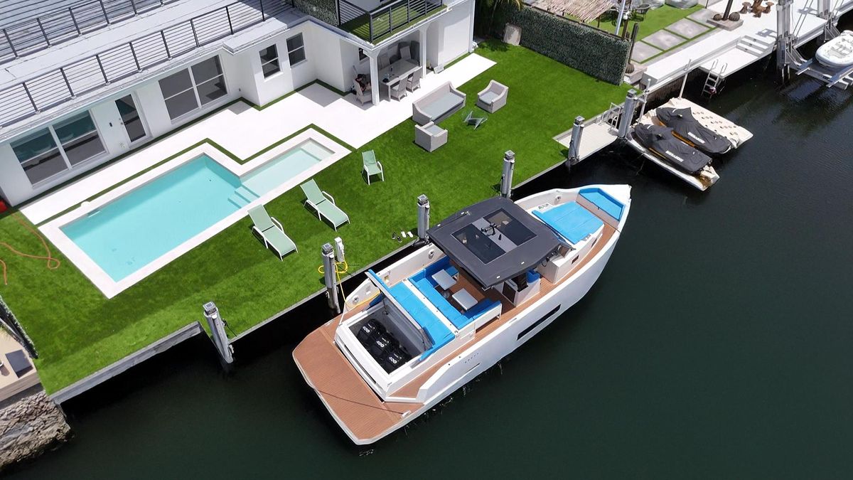 2021 De Antonio Yachts 42 