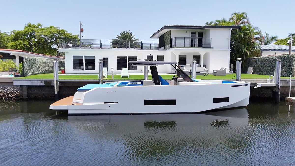2021 De Antonio Yachts 42 