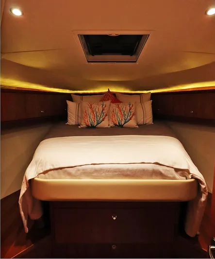 Ocho Yacht Photos Pics 2009 Tiara Yachts 4300 Sovran cabin with cozy bed and ambient lighting.