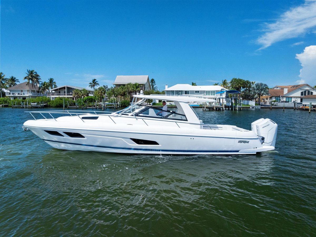 2022 Intrepid 43 