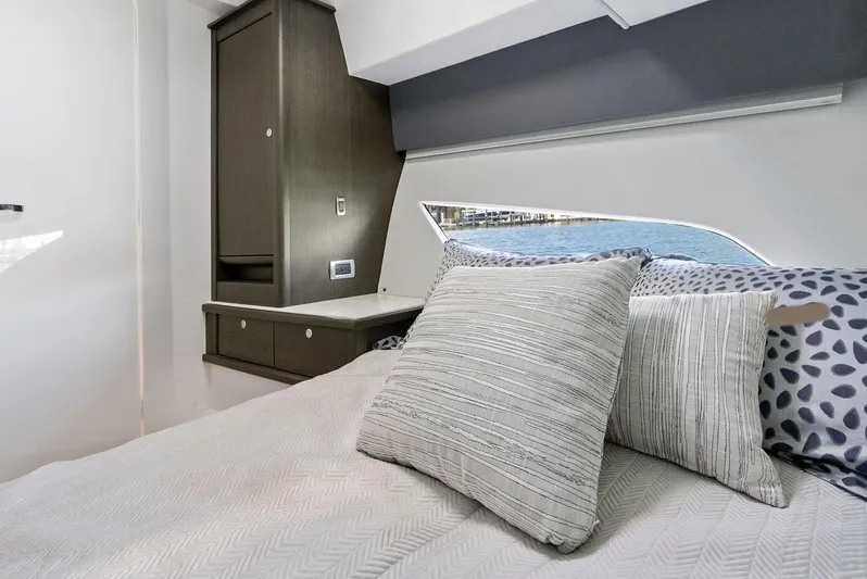 Tide Chaser Yacht Photos Pics 