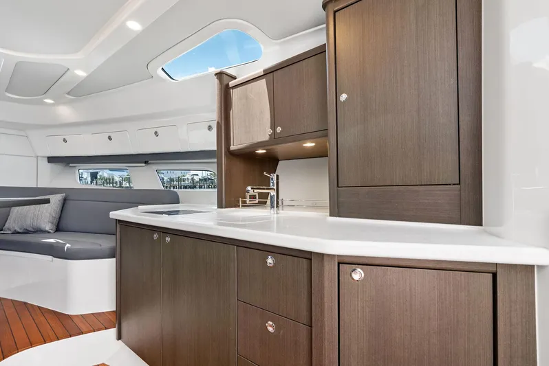 Tide Chaser Yacht Photos Pics 