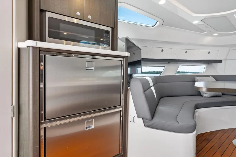 Tide Chaser Yacht Photos Pics 