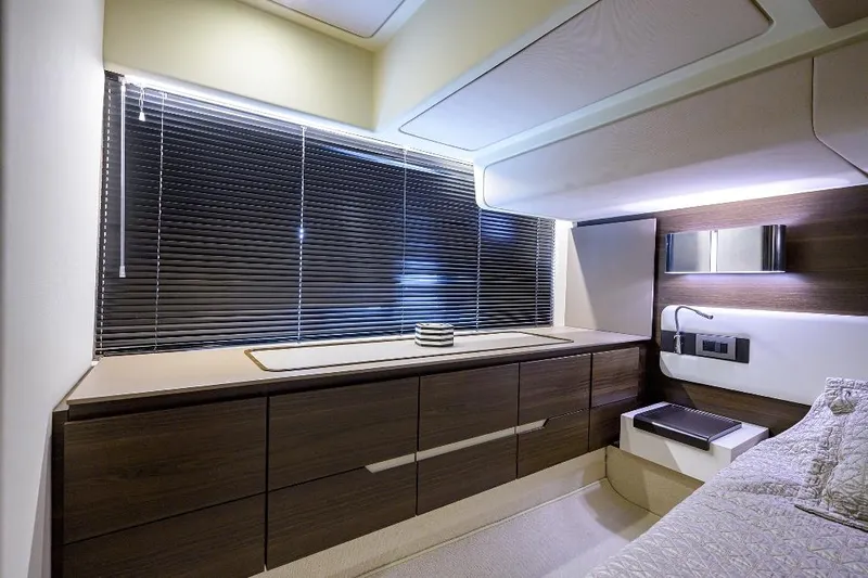 Vivere Yacht Photos Pics 