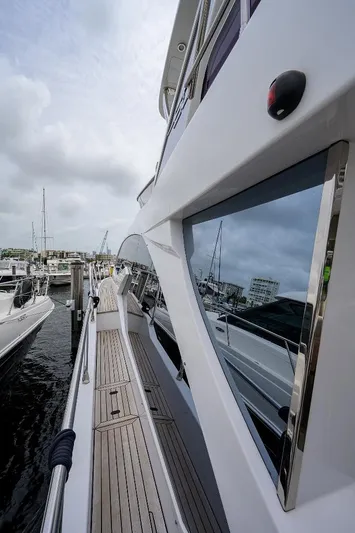 Vivere Yacht Photos Pics Side view of a 2016 Azimut 50 yacht docked at a marina.