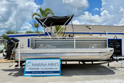 Sun Tracker PARTY BARGE