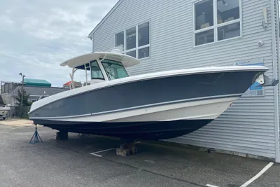 Boston Whaler 350 Outrage
