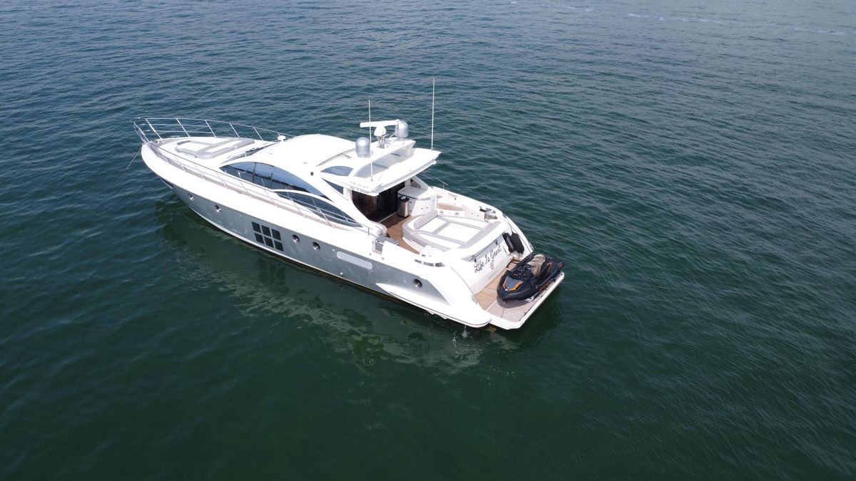 2007 Azimut 62 