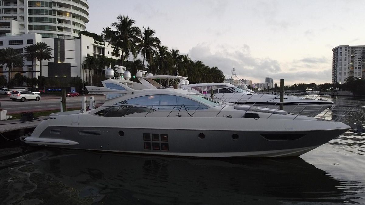 2007 Azimut 62 