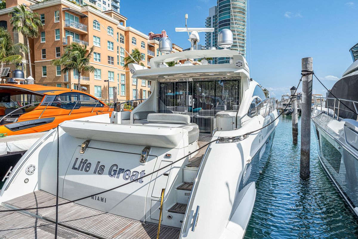2007 Azimut 62 