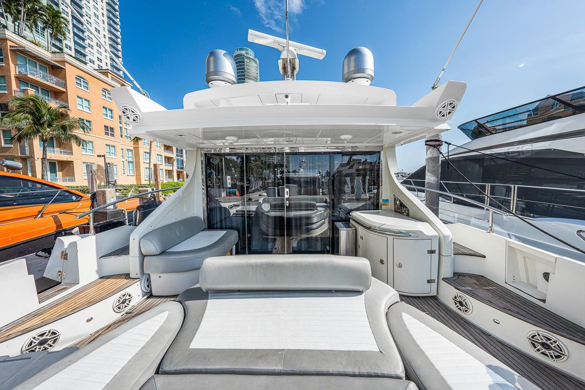 2007 Azimut 62 