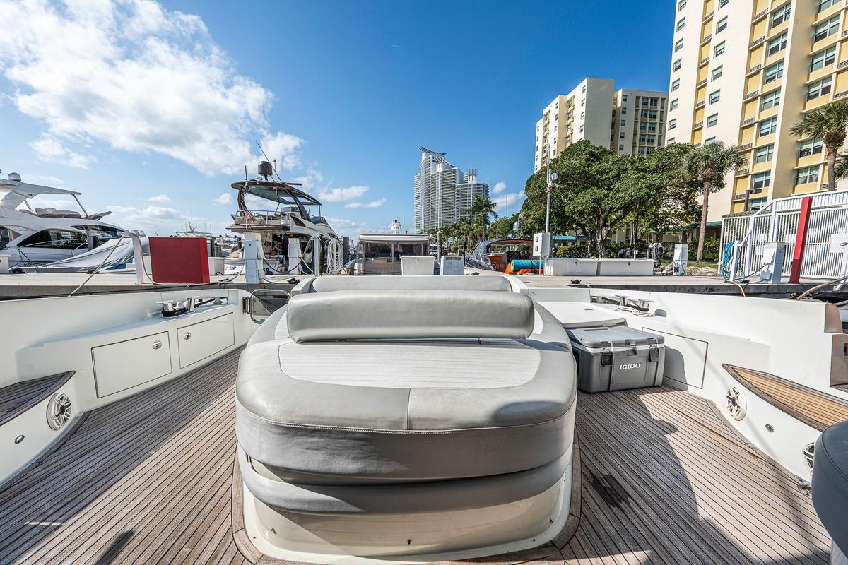 2007 Azimut 62 