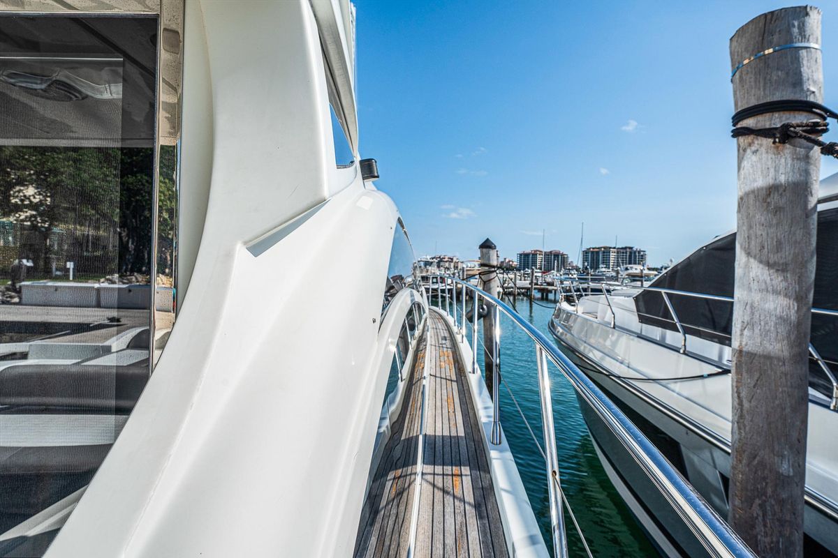 2007 Azimut 62 