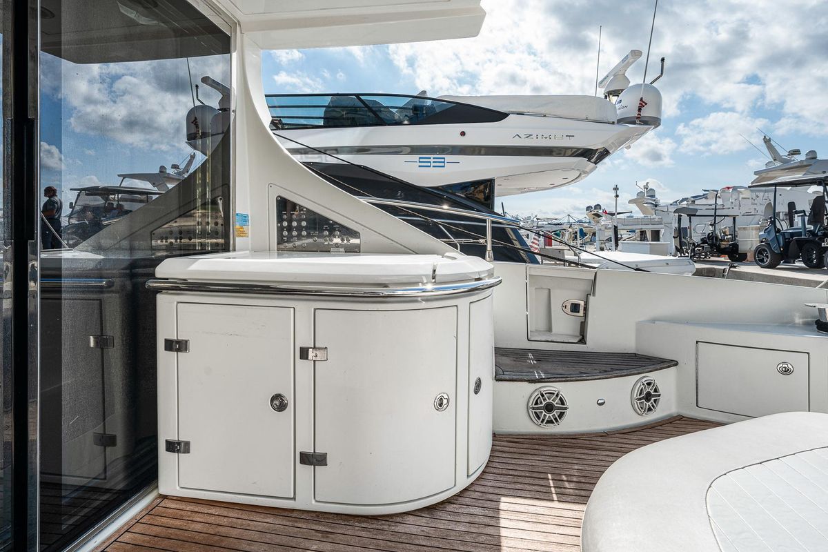 2007 Azimut 62 