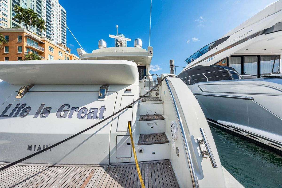 2007 Azimut 62 