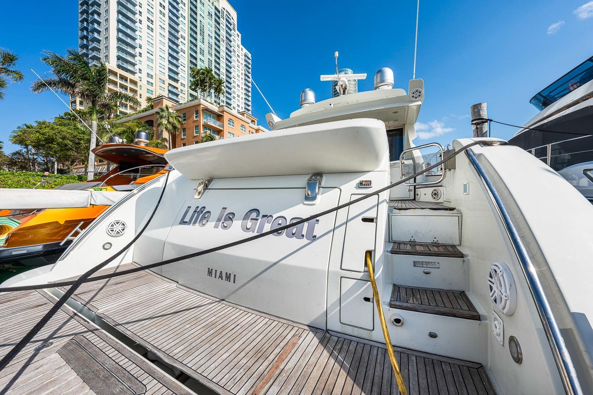 2007 Azimut 62 