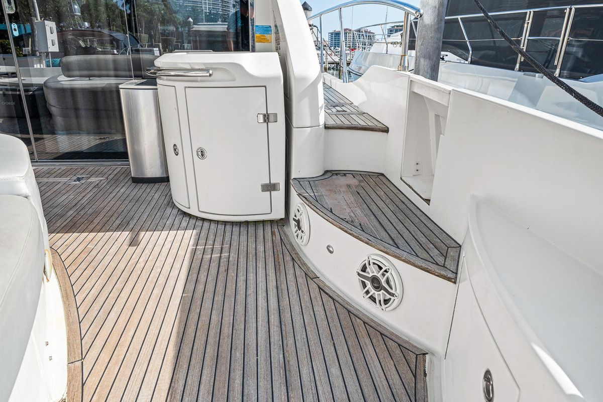 2007 Azimut 62 