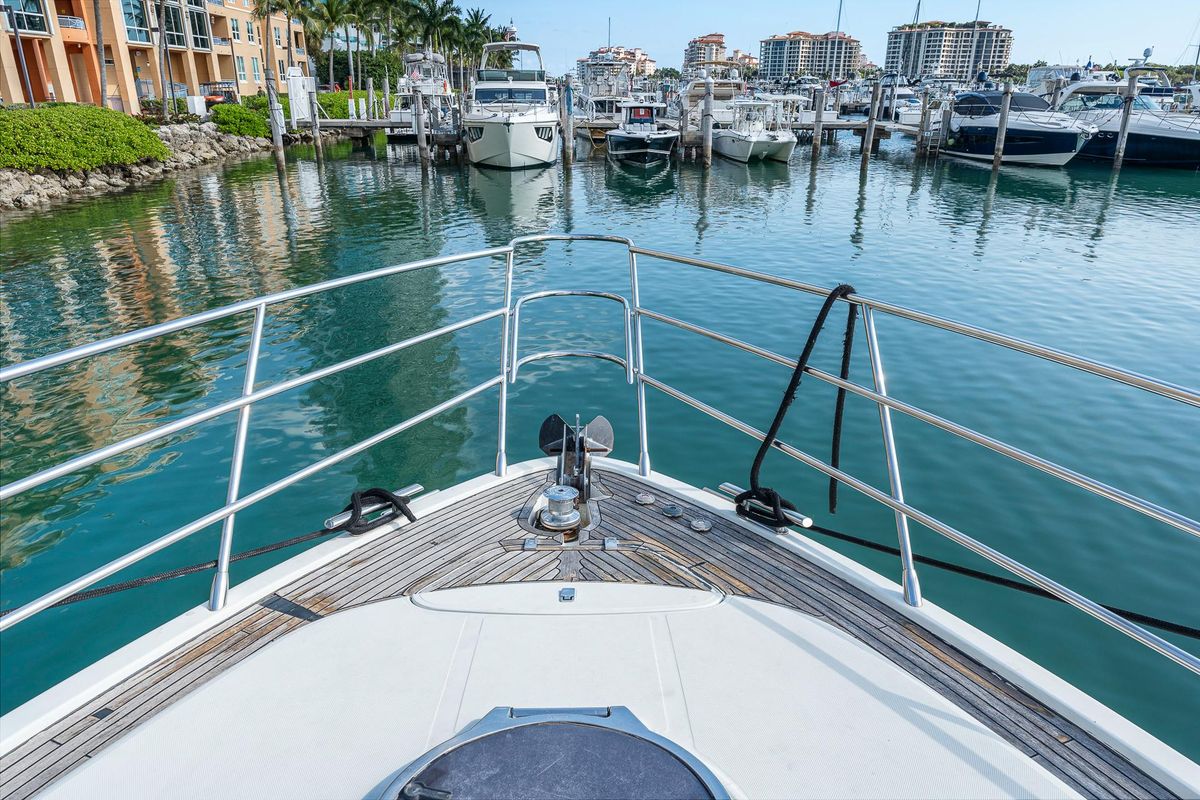 2007 Azimut 62 