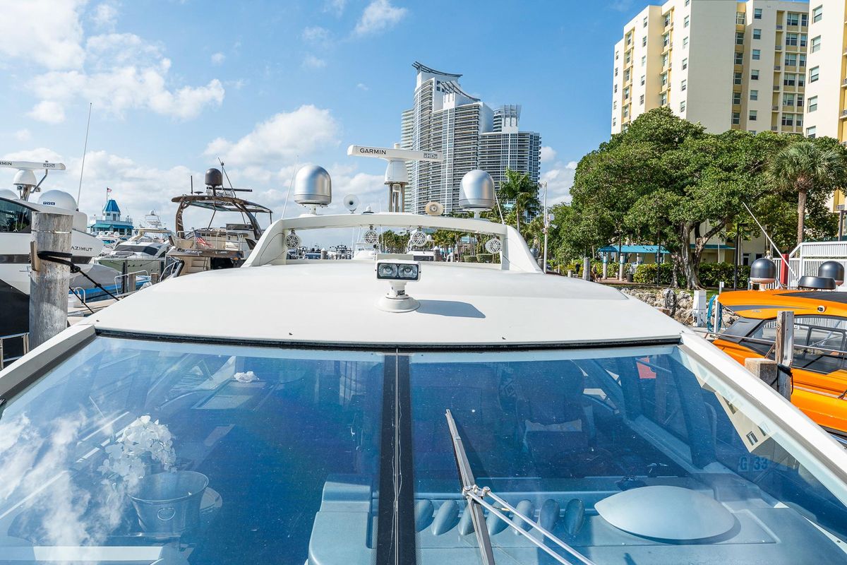 2007 Azimut 62 