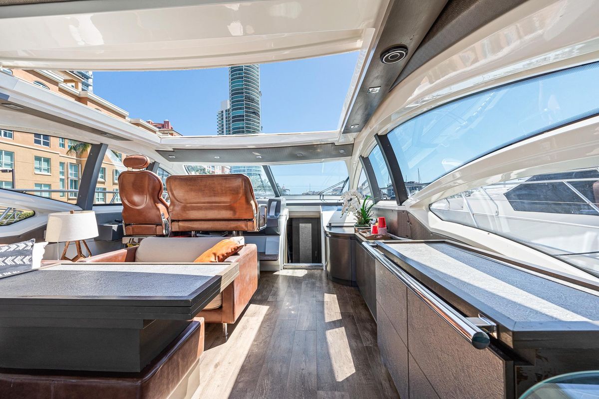 2007 Azimut 62 