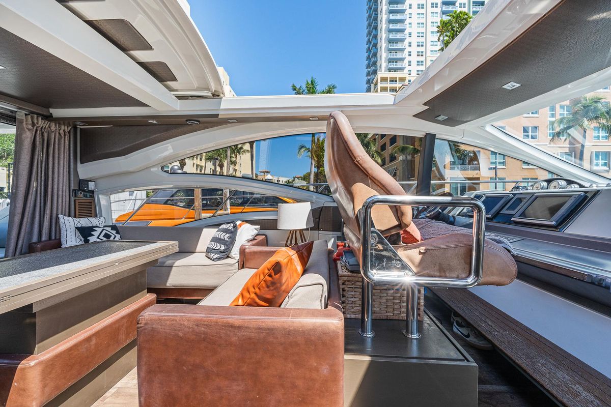 2007 Azimut 62 
