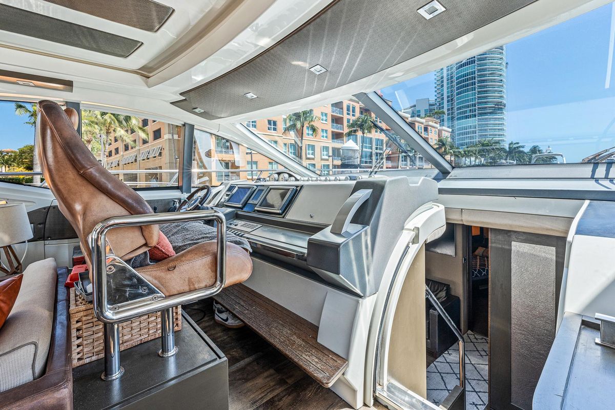 2007 Azimut 62 