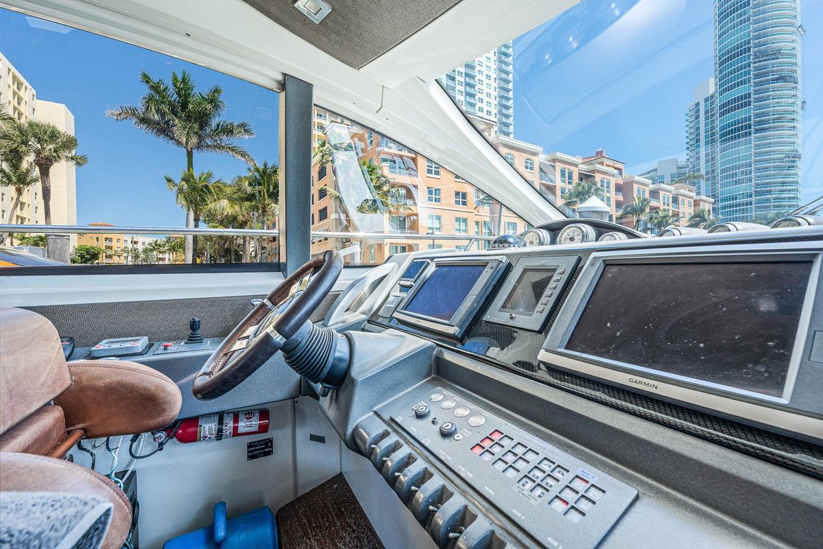 2007 Azimut 62 