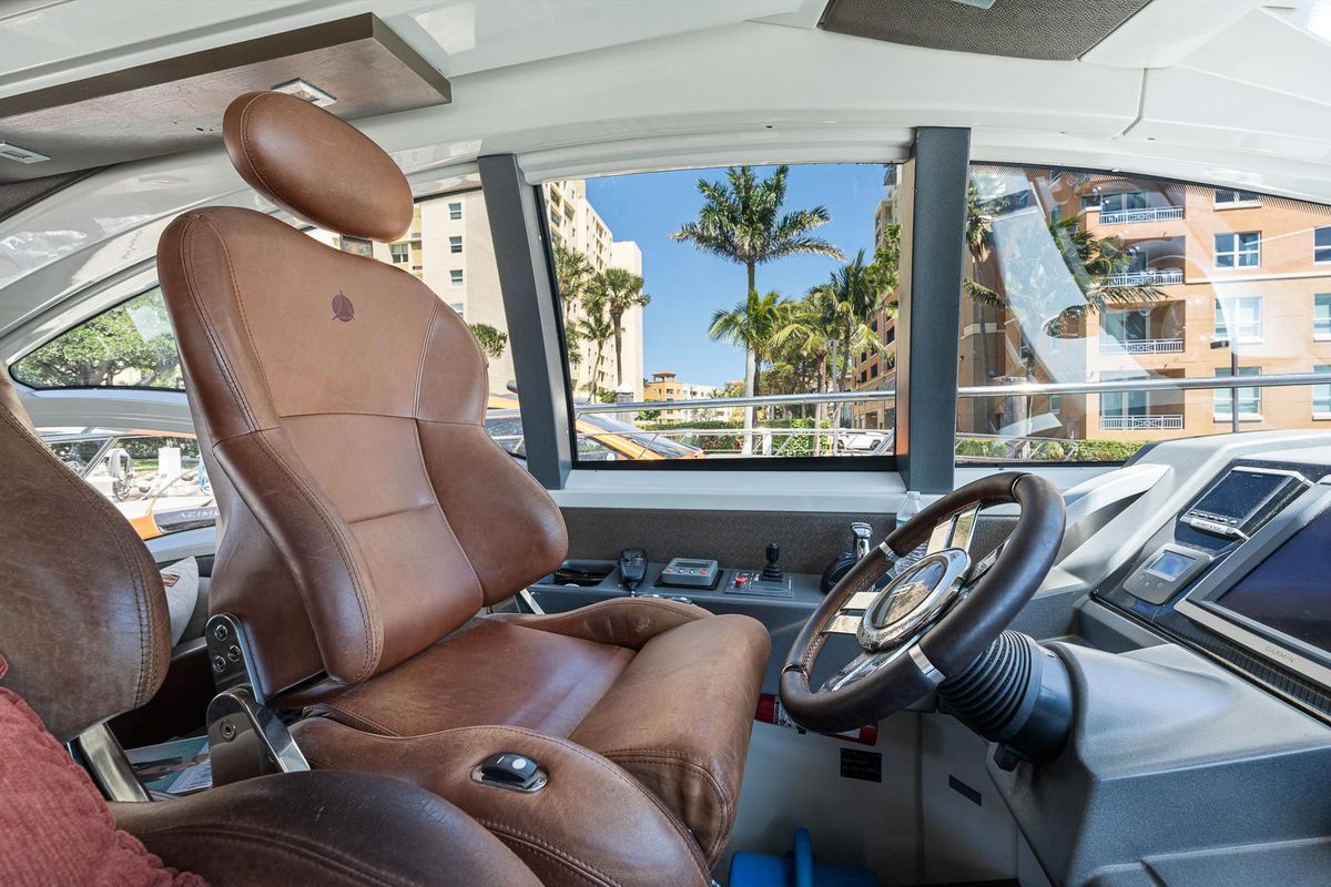 2007 Azimut 62 