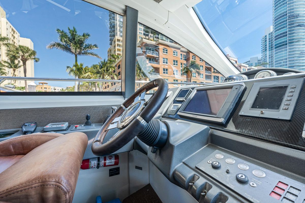 2007 Azimut 62 