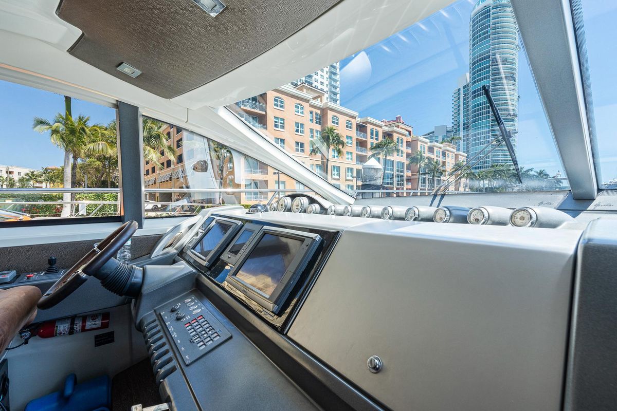2007 Azimut 62 