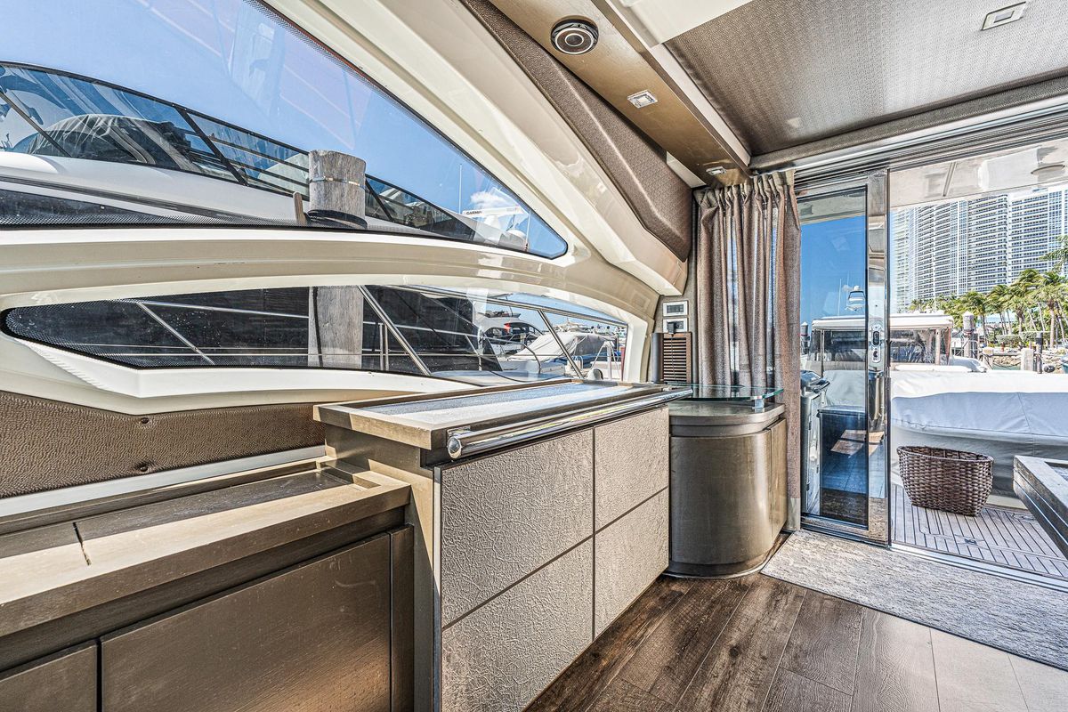 2007 Azimut 62 