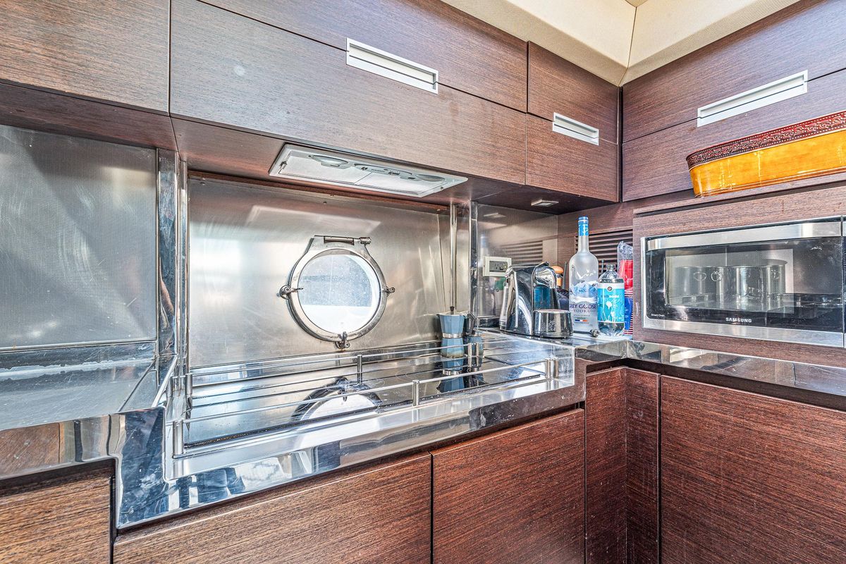 2007 Azimut 62 